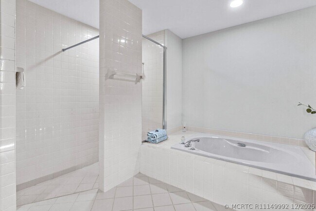 Building Photo - 247 River Park Dr