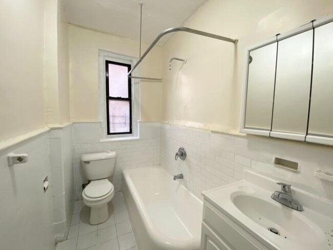 Building Photo - 1 bedroom in BRONX NY 10463