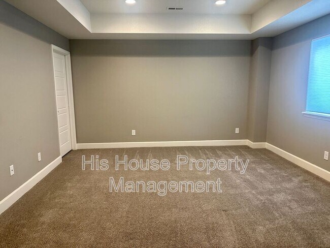 Building Photo - 2278 Stonefish Dr
