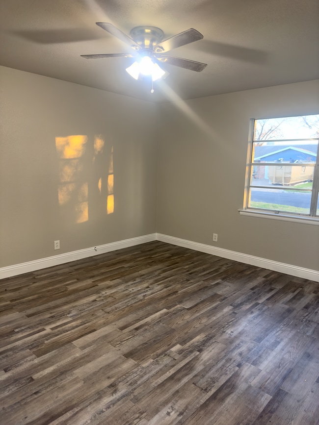 Building Photo - 420 Glenwood Terrace