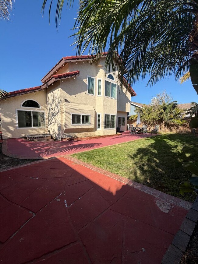 Building Photo - Spacious Living in a Beautifully Updated 4 Bedroom Home!