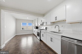 Building Photo - 3 Curtis Ave