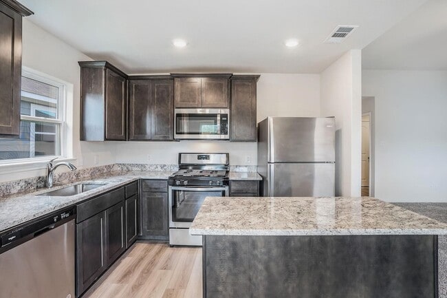 Building Photo - 1460 Sunkiss Dr