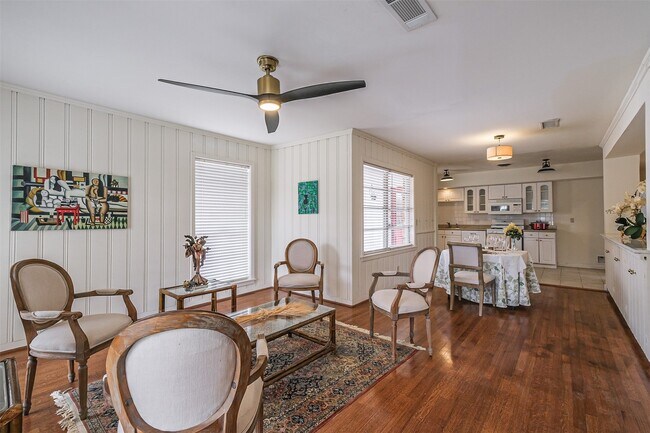Building Photo - 2601 Briarhurst Dr