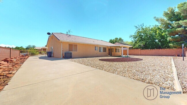 Building Photo - 37 E 675 S
