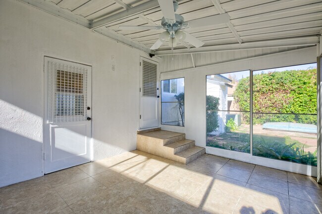 Building Photo - 5726 Lasaine Ave