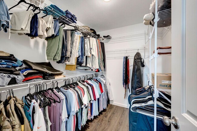 Building Photo - 858 Goodale Dr