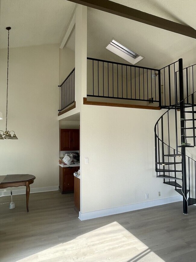 Building Photo - 704 Lookout Dr