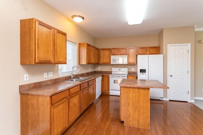 Building Photo - Beautiful Ranch-Style Condo with Attached ...