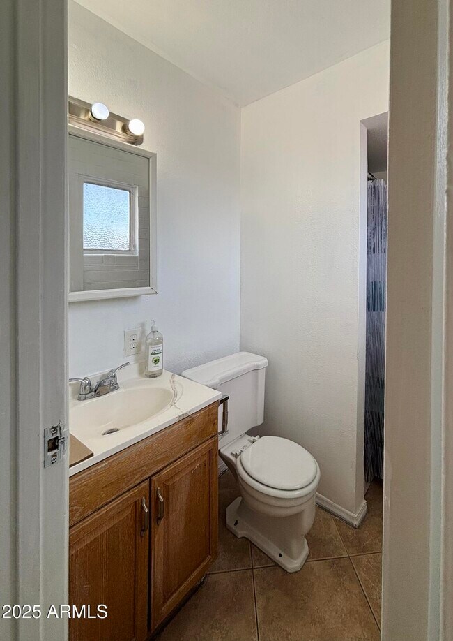 Building Photo - 4842 W Elm St