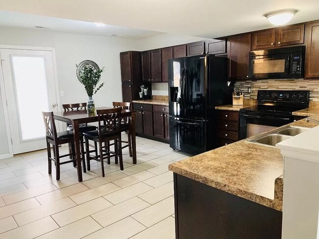 Building Photo - 477 Eve Estates Dr