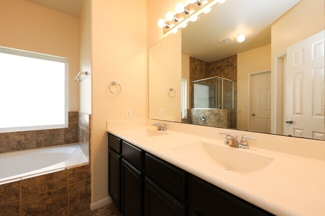Building Photo - 4155 Falvel Cove Dr