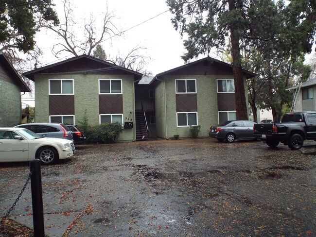 Building Photo - 303 Hickory St