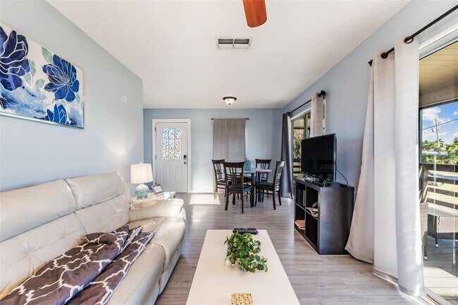 Building Photo - 208 S Canal St