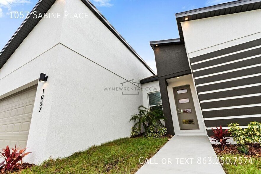Building Photo - 1057 Sabine Pl