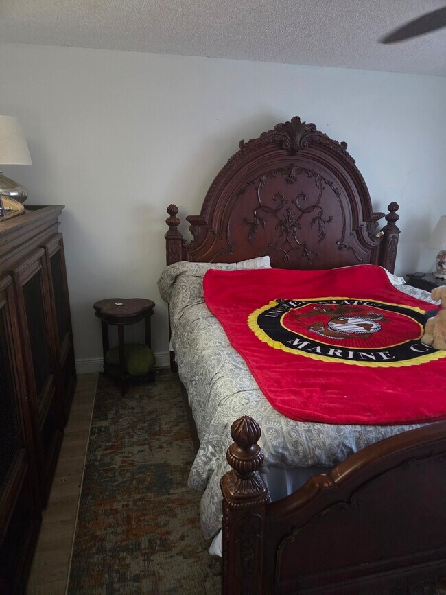 Building Photo - 215 Cypress Way E