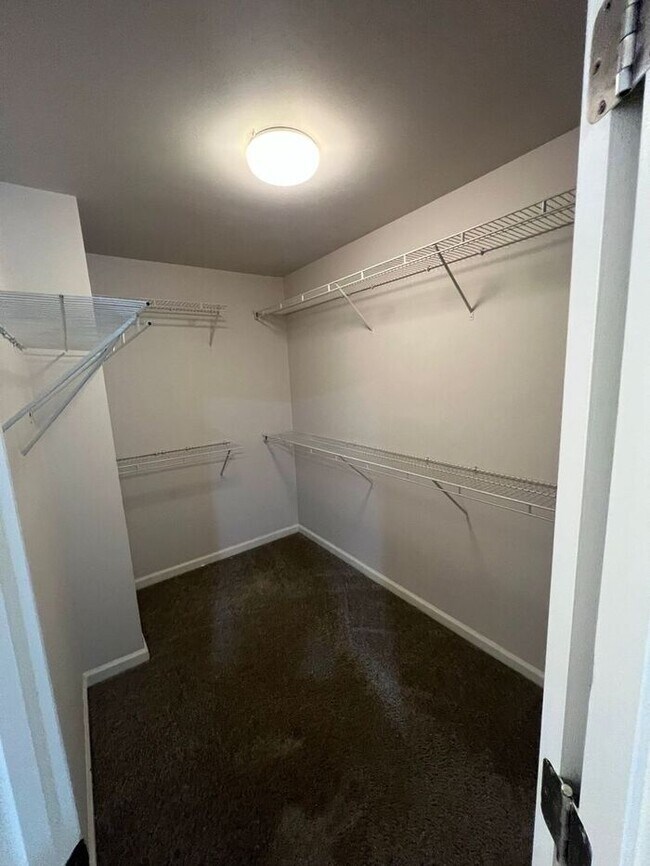 Building Photo - NOW READY!!! 3 bed 2.5 bath townhome in Duluth!