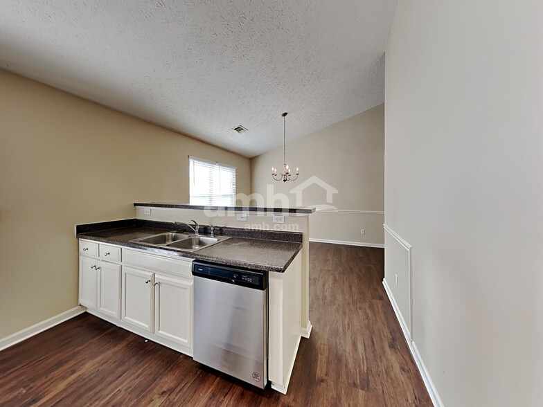 Building Photo - 1401 Buckingham Pl