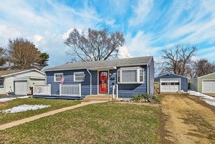 Building Photo - 7407 Saturn St