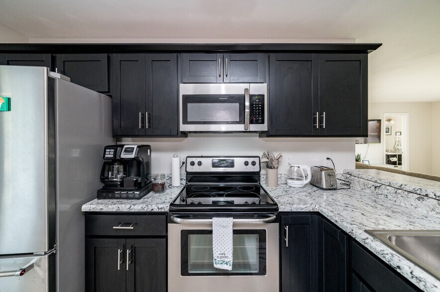 Shared Kitchen - 598 Leesville Rd