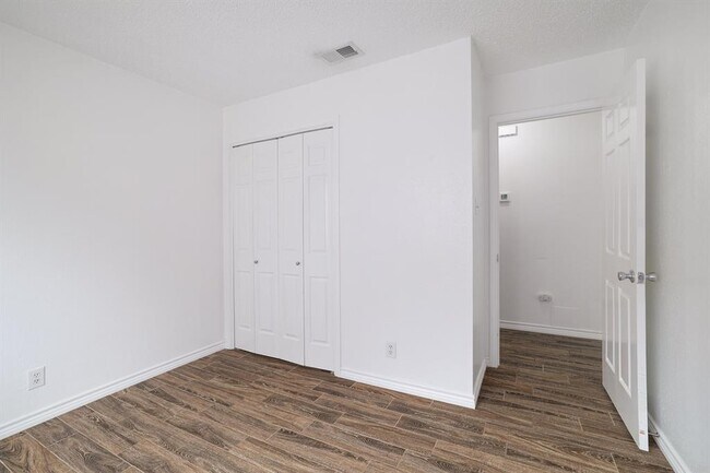 Building Photo - 9206 Kempler Dr