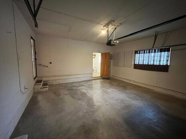 Building Photo - Very Nice 3 Bedroom 2 Bathroom House near the University of Arkansas Little Rock