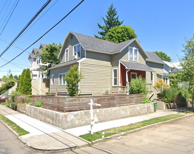 Building Photo - 1134 SE 45th Ave