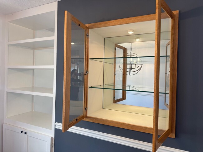 Building Photo - West AVL - Beautifully Updated Townhouse