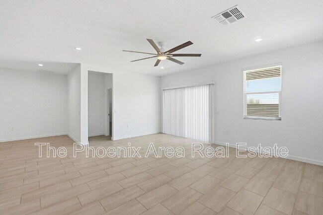 Building Photo - 2761 W Seaver Ave