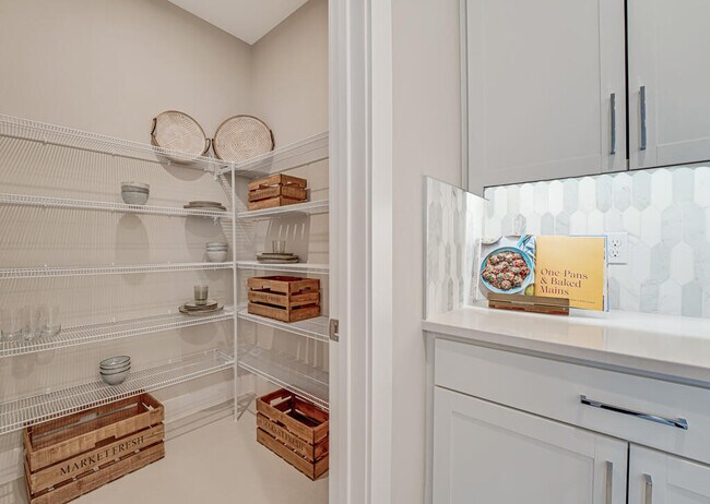 Building Photo - 925 SW Pr Ave