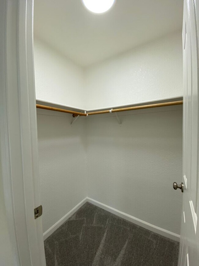 Building Photo - COMING SOON - Wonderful 4 bedroom/2 bath house - Updated throughout!