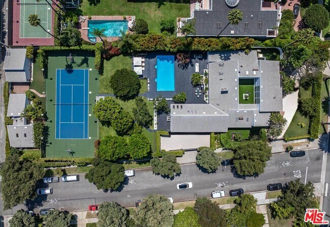 Primary Photo - 624 N Beverly Dr