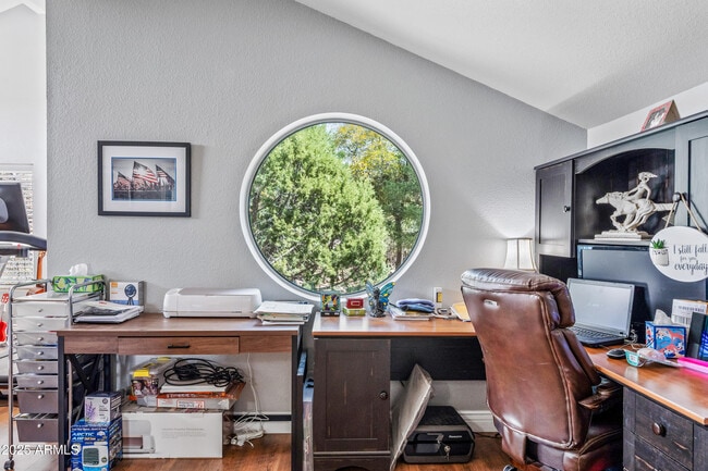 Building Photo - 1207 N Arrowhead Dr