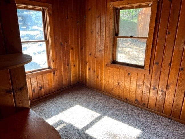 Building Photo - Charming Woodland Cabin Rental in Twain Harte
