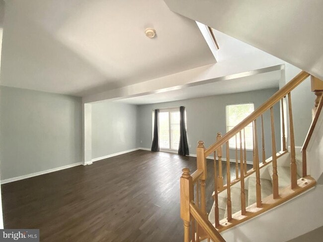 Building Photo - 108 Monet Cir
