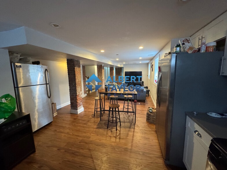 Primary Photo - 998 Tremont St