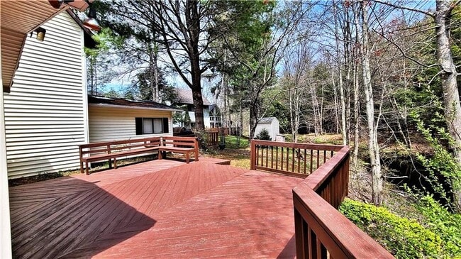 Building Photo - 52 Medallion Rd