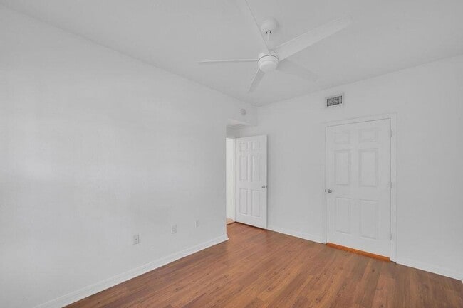 Building Photo - 557 SE Prescott Pl