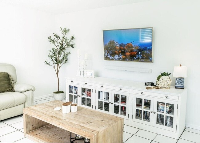 Building Photo - 18157 SE Fairview Cir