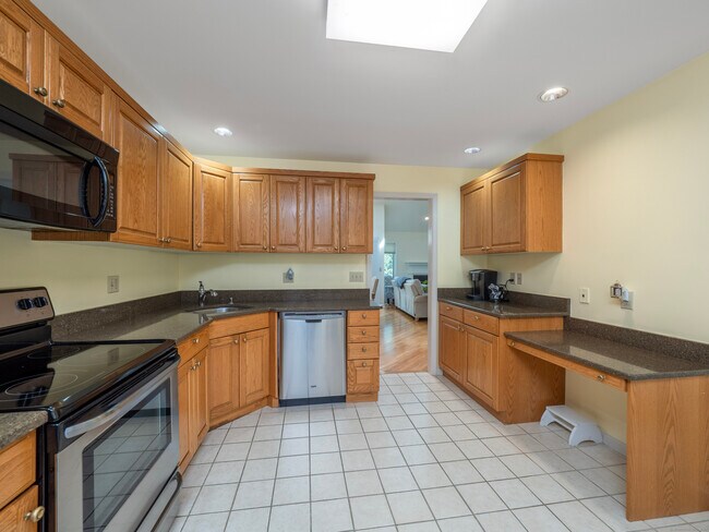 Building Photo - 12 Boulevard Dr