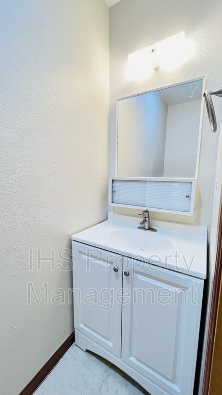 Building Photo - 1613 S Palouse Pl