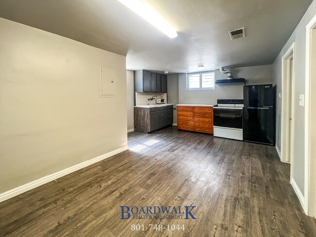 Building Photo - 1748 S Main St