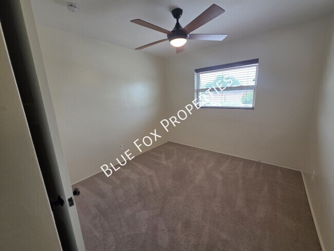 Building Photo - 1301 E Lee St