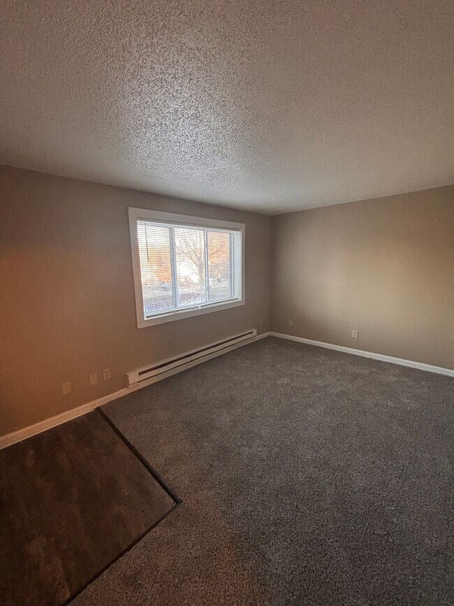 Building Photo - 880 Wilson Ave