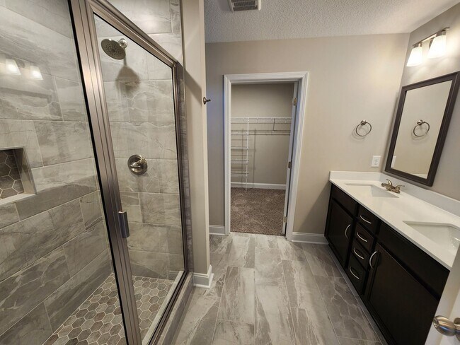 Building Photo - Welcome to Clarksville!