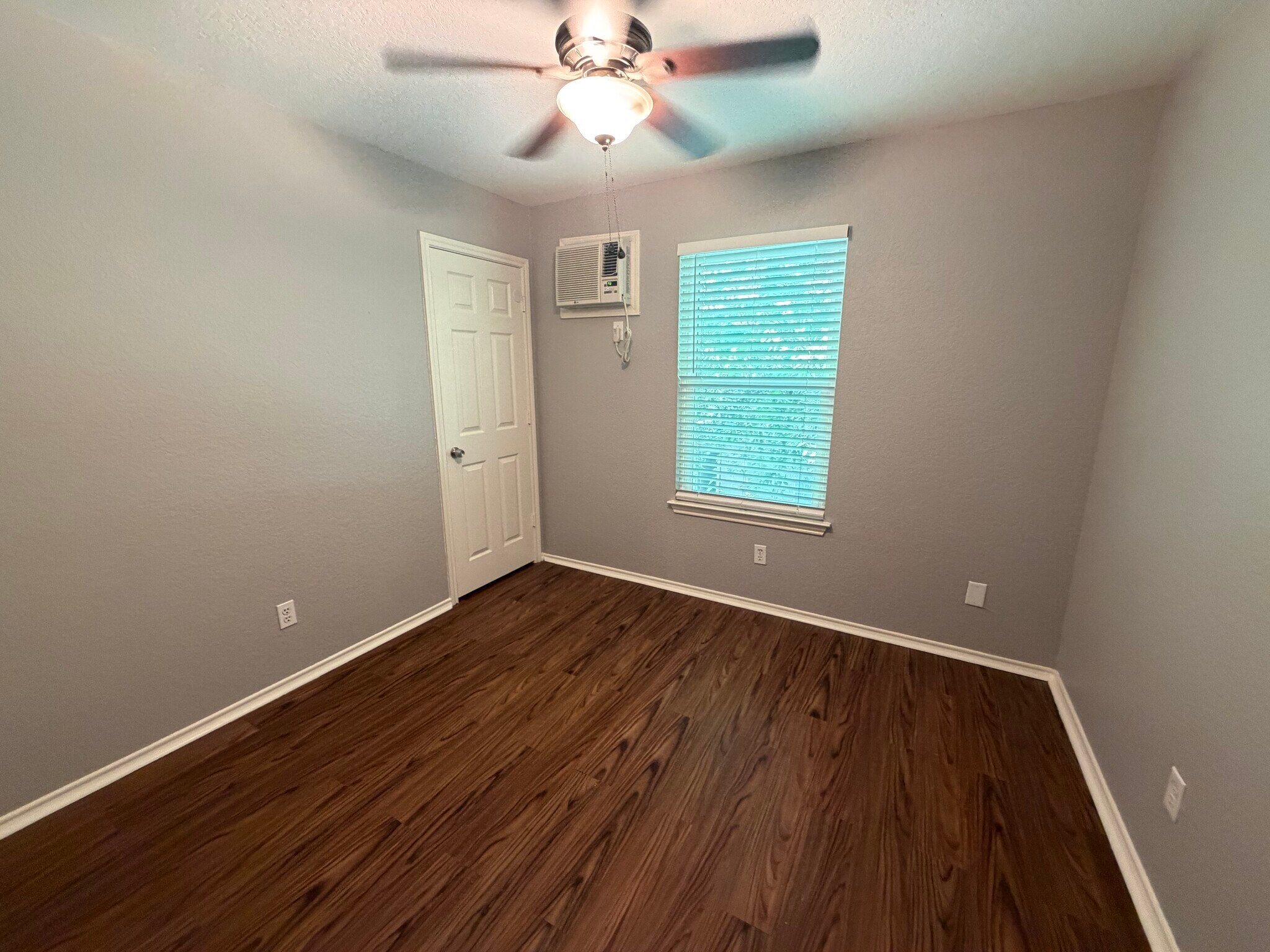 Building Photo - 11106 Bel Air Dr