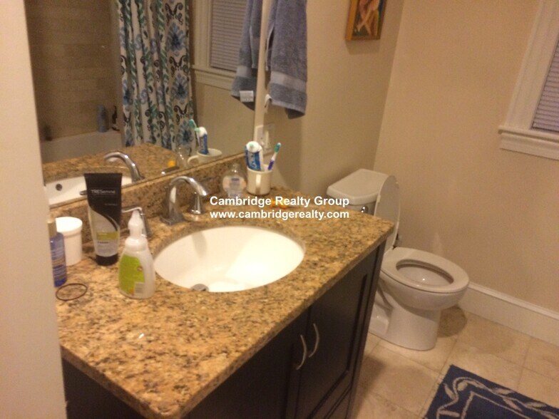 Building Photo - 154 Magazine St