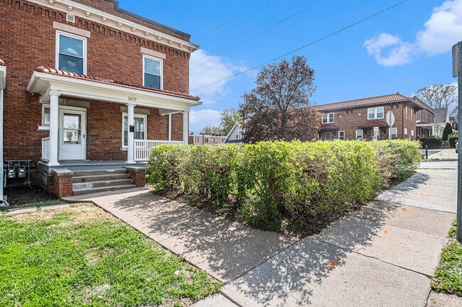 Building Photo - 3419 Dewey Ave