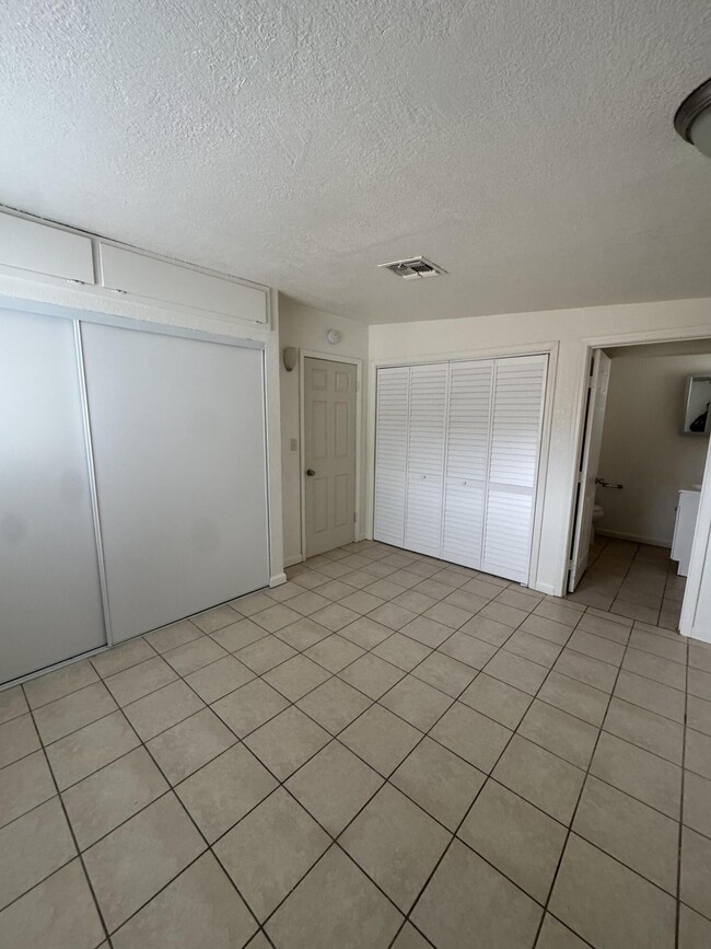 Building Photo - 5958 El Reposo St