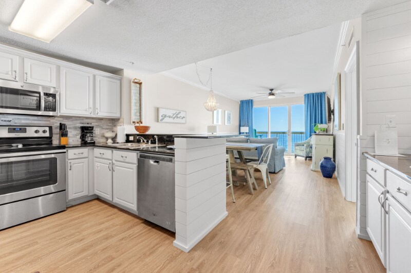 Building Photo - 15817 Front Beach Rd